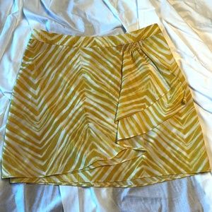 BCBG flowy miniskirt yellow/white ruffled